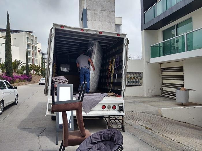 TRANSPORTES Y MUDANZAS URESTI