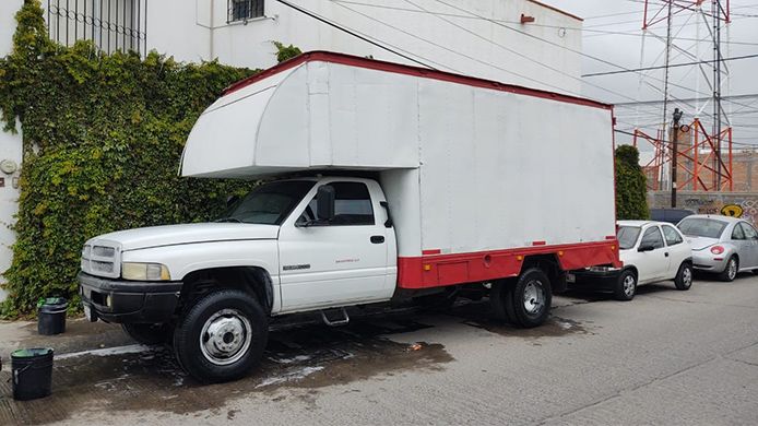 TRANSPORTES Y MUDANZAS URESTI