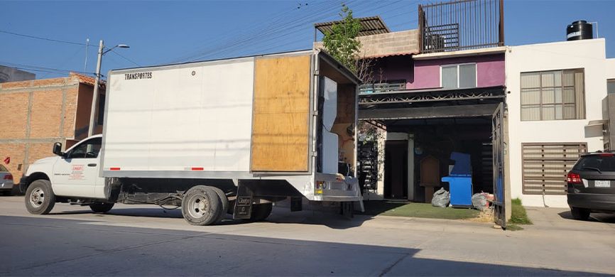 TRANSPORTES Y MUDANZAS URESTI