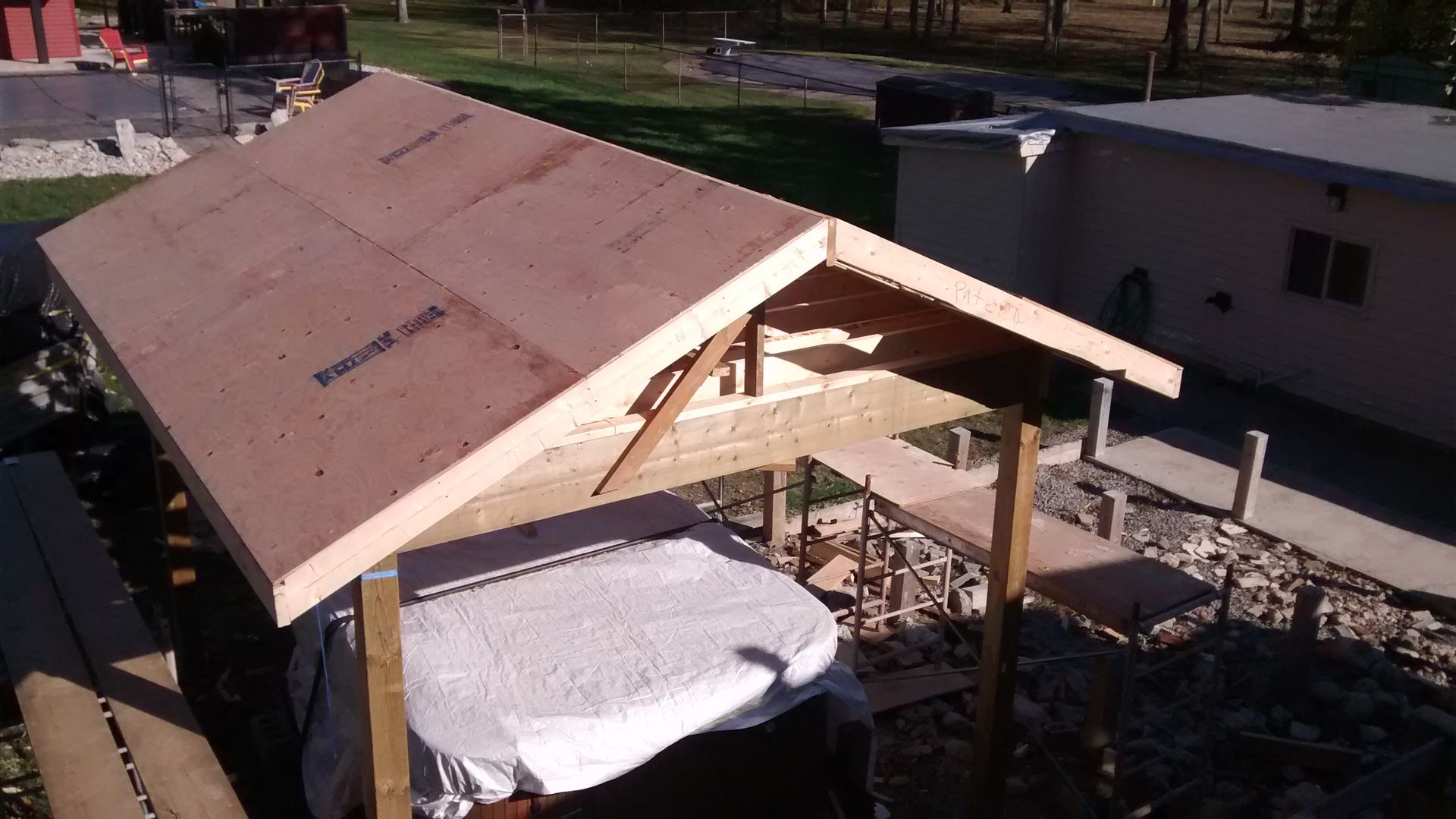 A roof that is being built with the word roof on it