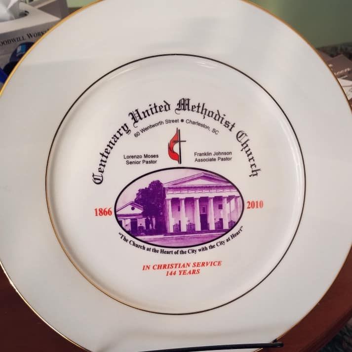A plate that says centenary united methodist church on it