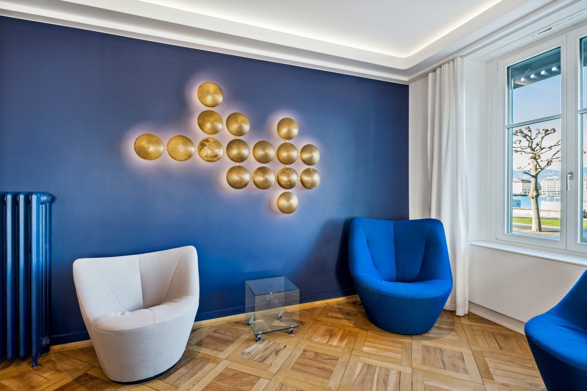 Waiting room and wall decoration Geneva Smile Center