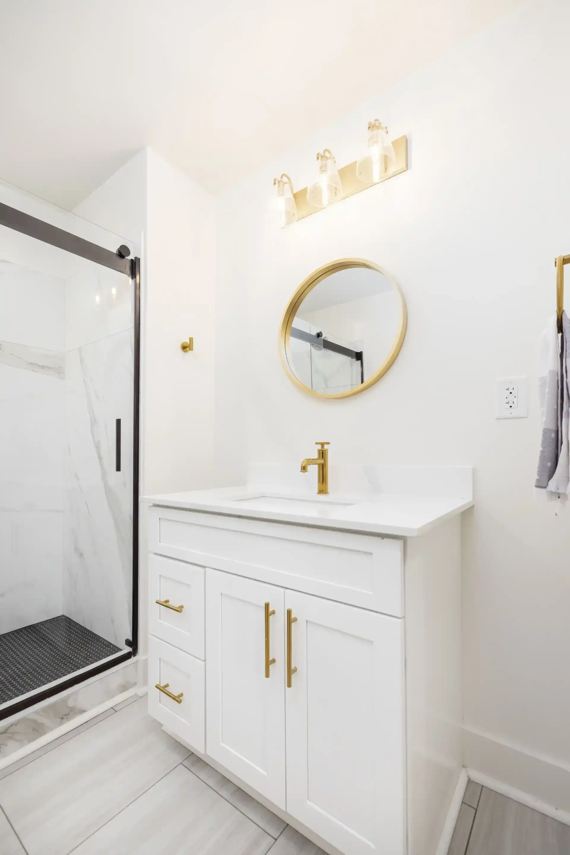 Full Bathroom at Ilion Apartments in Marietta, GA.