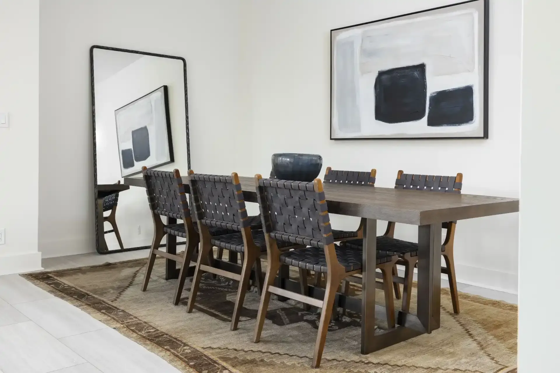 Dining table at Ilion Apartments in Marietta, GA.