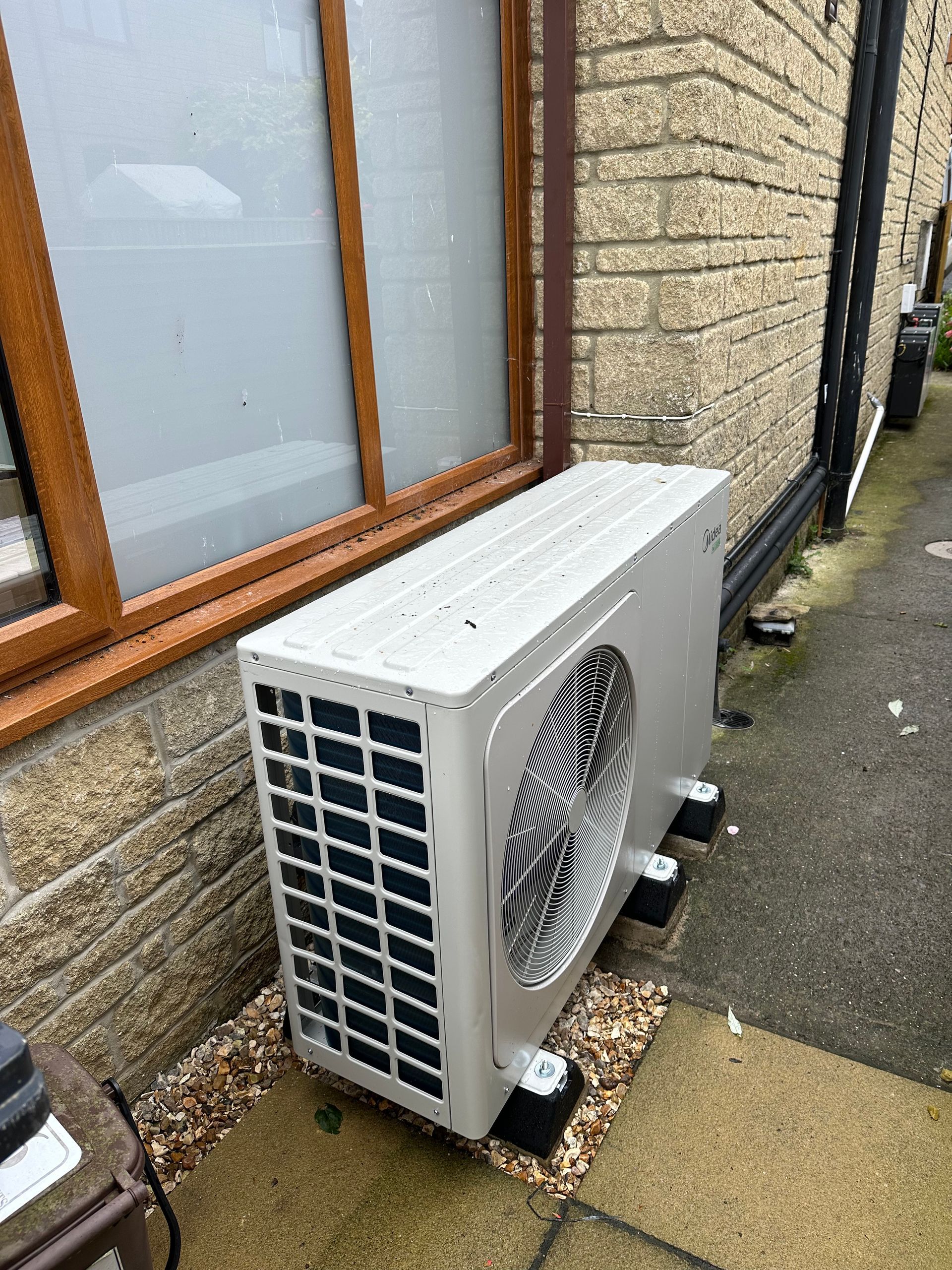 Heat pumps near Gaunt's Common