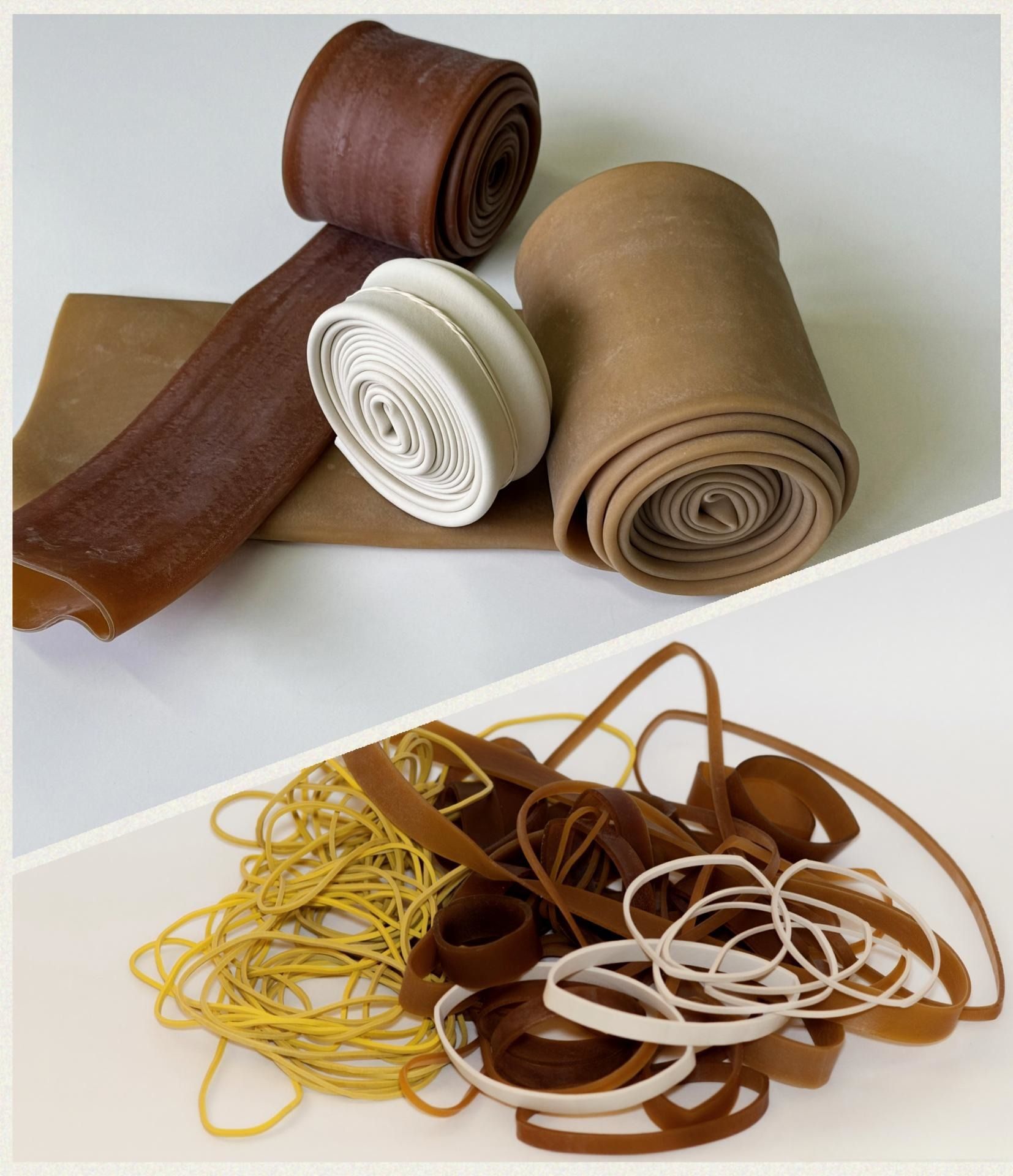 Mucchio di elastici marroni, gialli e bianchi su una superficie bianca.