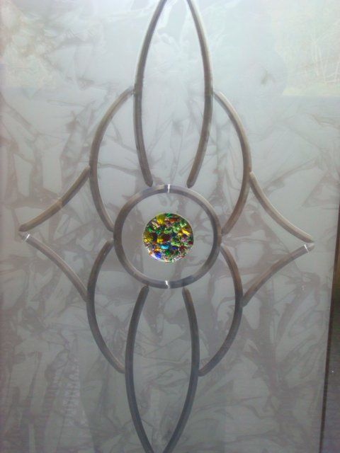 dettaglio della vetrata di una porta