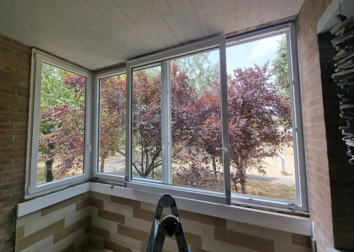 vetrata panoramica in una cucina