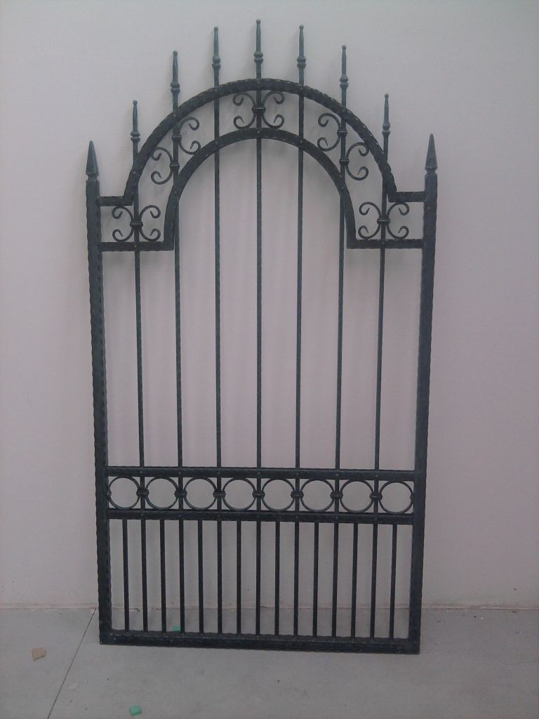 cancelletto nero in ferro battuto