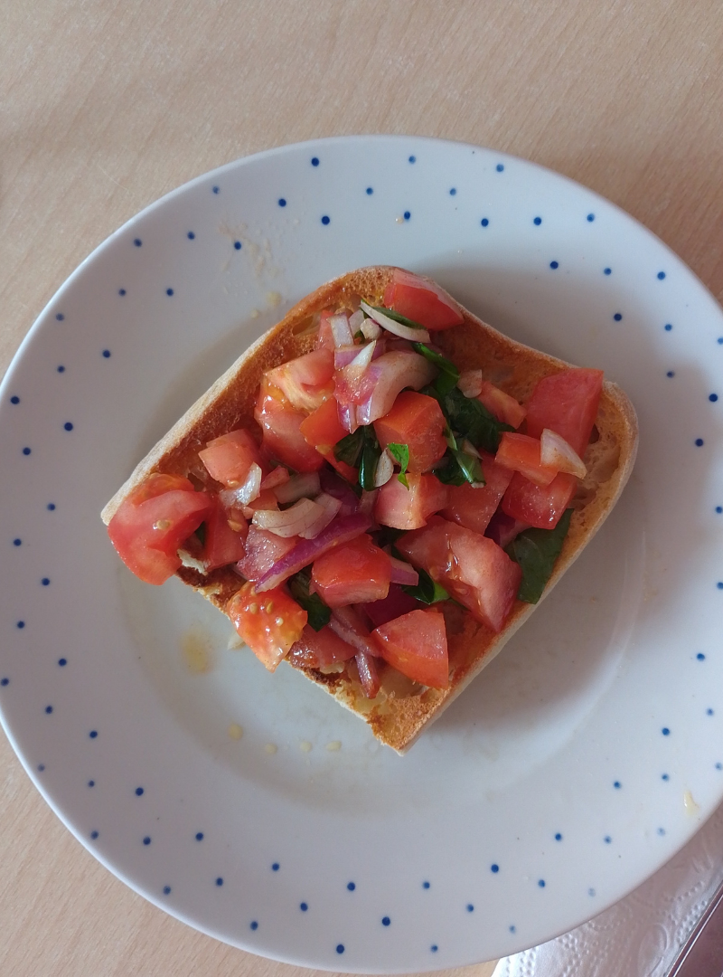 Eine frisch gemachte Bruschetta.