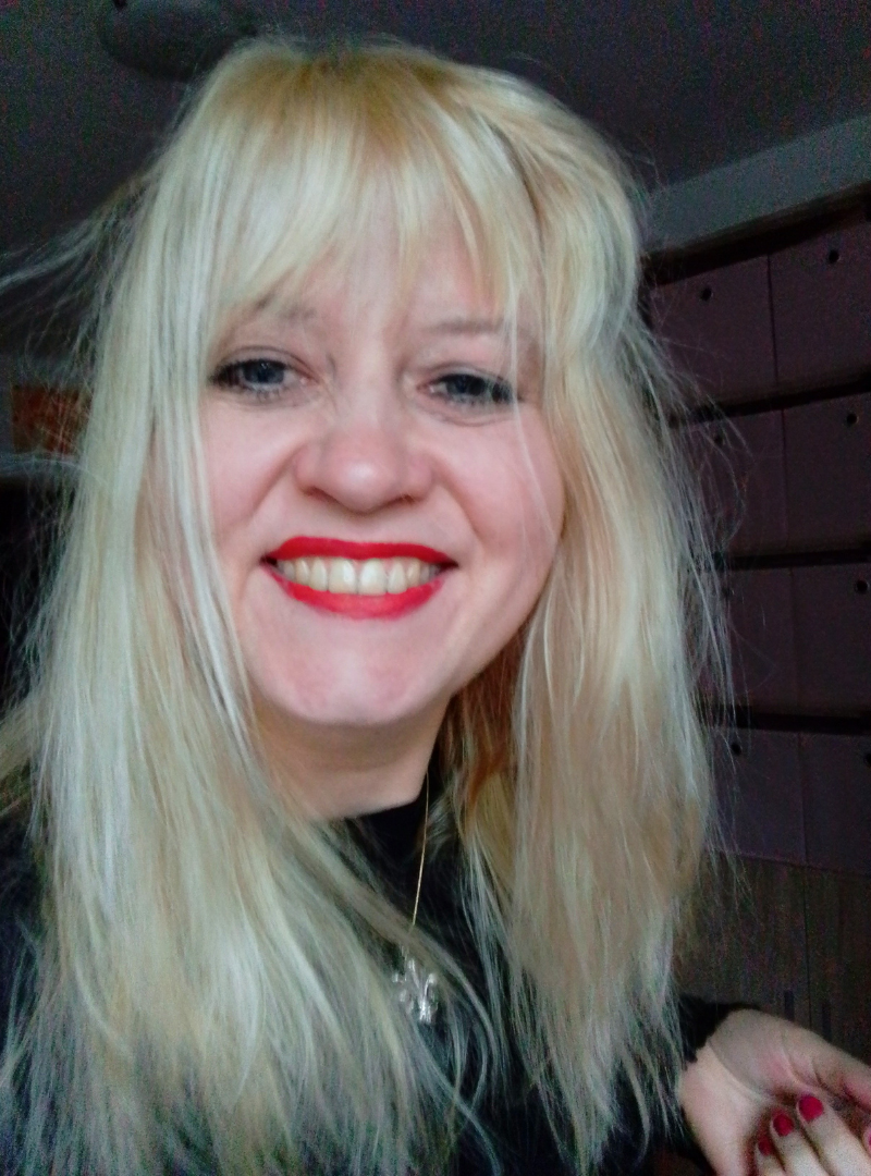 ich bin TSeffi, ich genieße jeden Tag mein La Dolce Vita mit Amore und Passione. Ohne Angst, ohne Depression und ohne Sozialphobie.