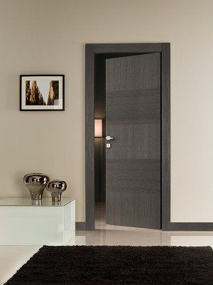 porta in legno grigio scuro