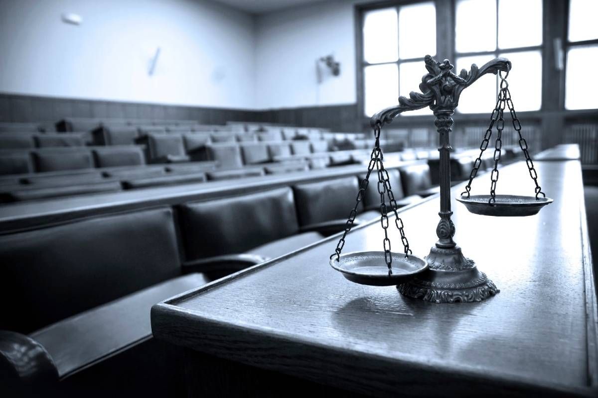 An image of the scales of justice in an empty courtroom near Lexington, Kentucky (KY)