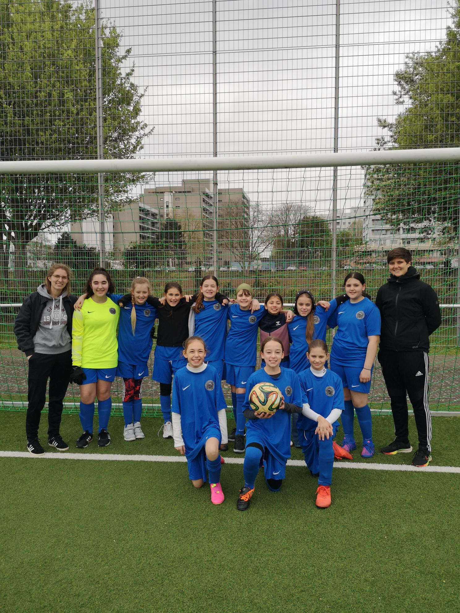 Stadtmeisterschaften im Fußball der U13 Mädchen: Fairplay & Teamgeist im Fokus