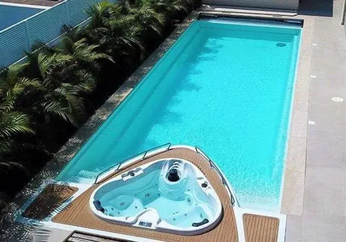 Keramikpool