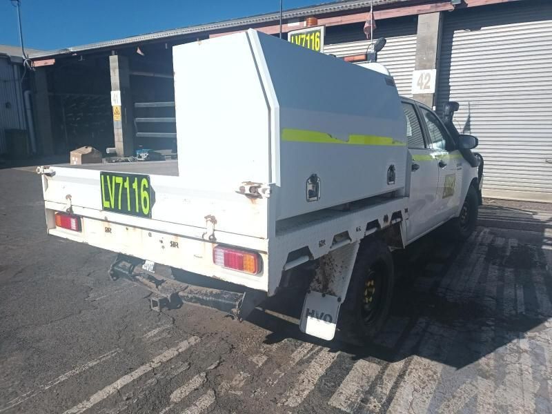 A White Truck With a License Plate That Says Lv7116 — South West 4WD Wreckers In Brisbane, QLD