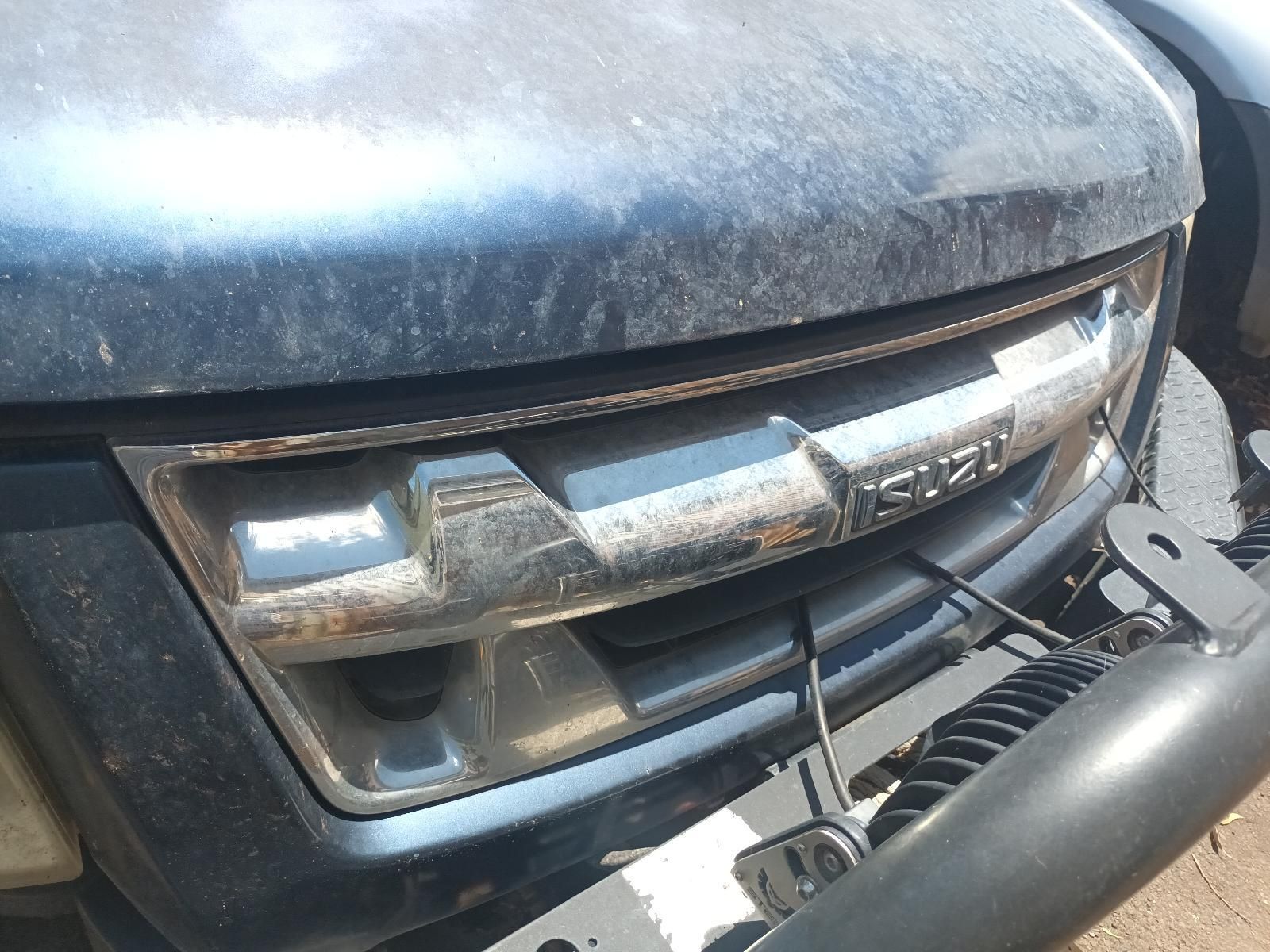 A Close Up of a Car Grille That Says Isuzu on It — South West 4WD Wreckers in Harristown, QLD
