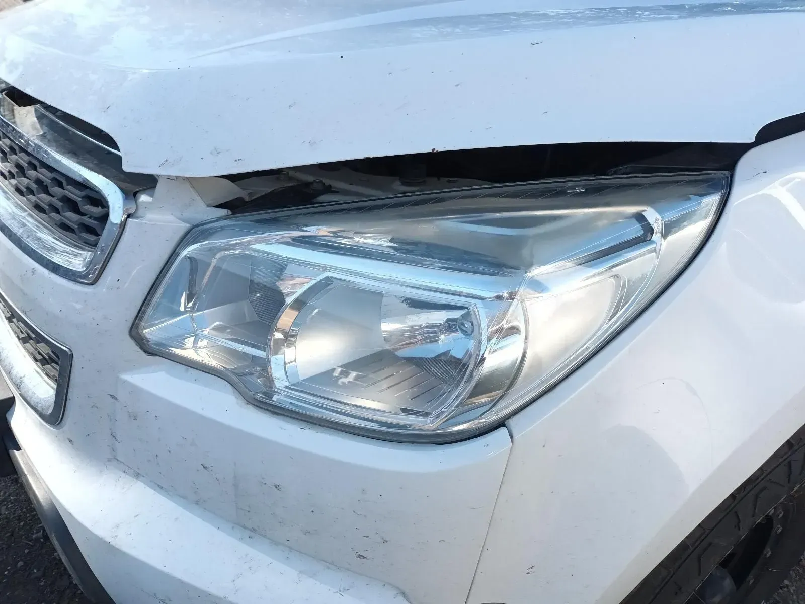 White Car With Damaged Front End, Headlight Visible — South West 4WD Wreckers In Brisbane, QLD