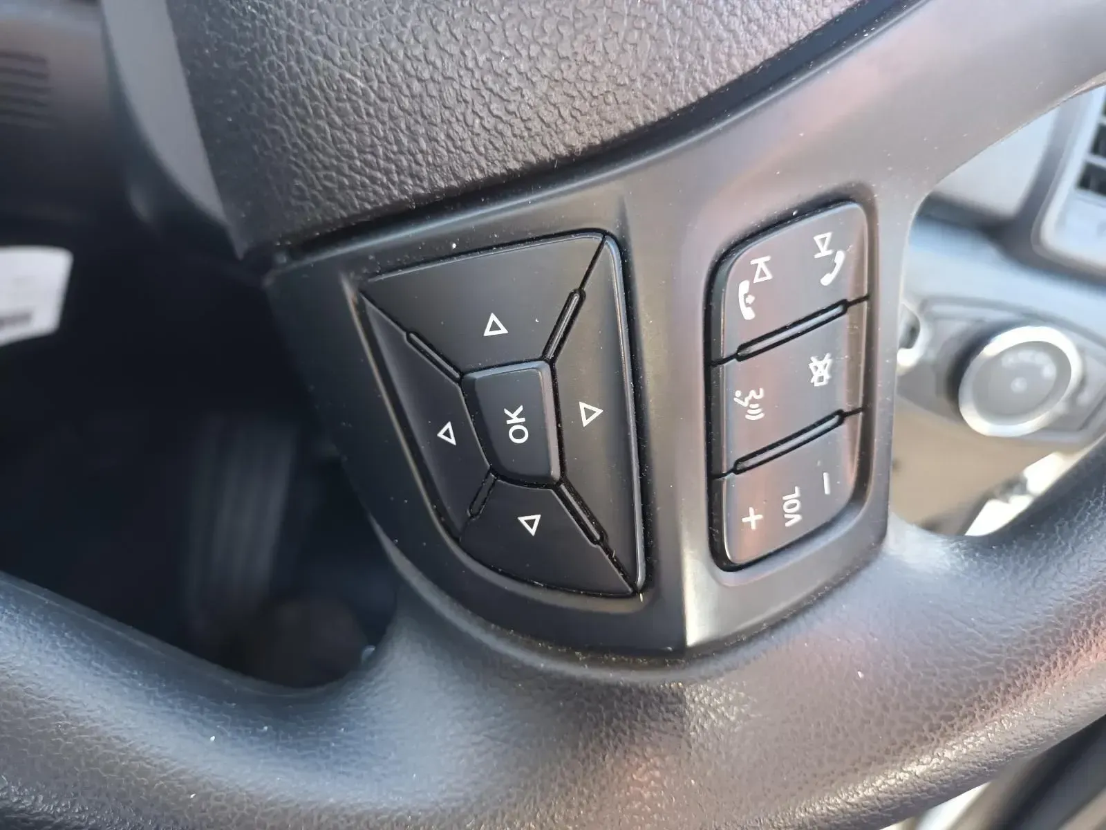 Steering Wheel With Black Buttons: Audio Controls and Phone Buttons — South West 4WD Wreckers In Brisbane, QLD