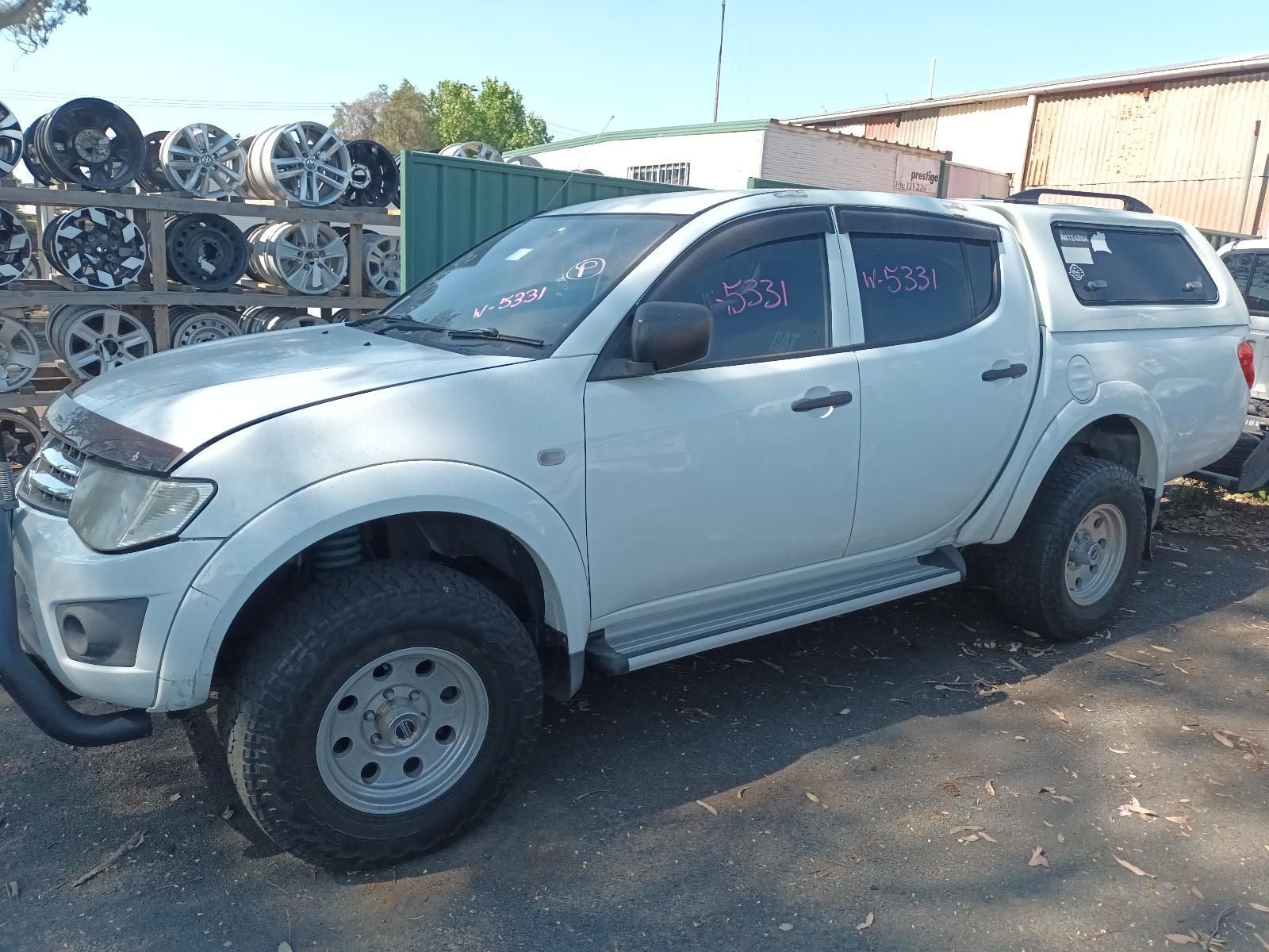 W-5331 MITSUBISHI TRITON MN 4D56 4WD GLX 2.5L DIESEL AUTOMATIC 2015