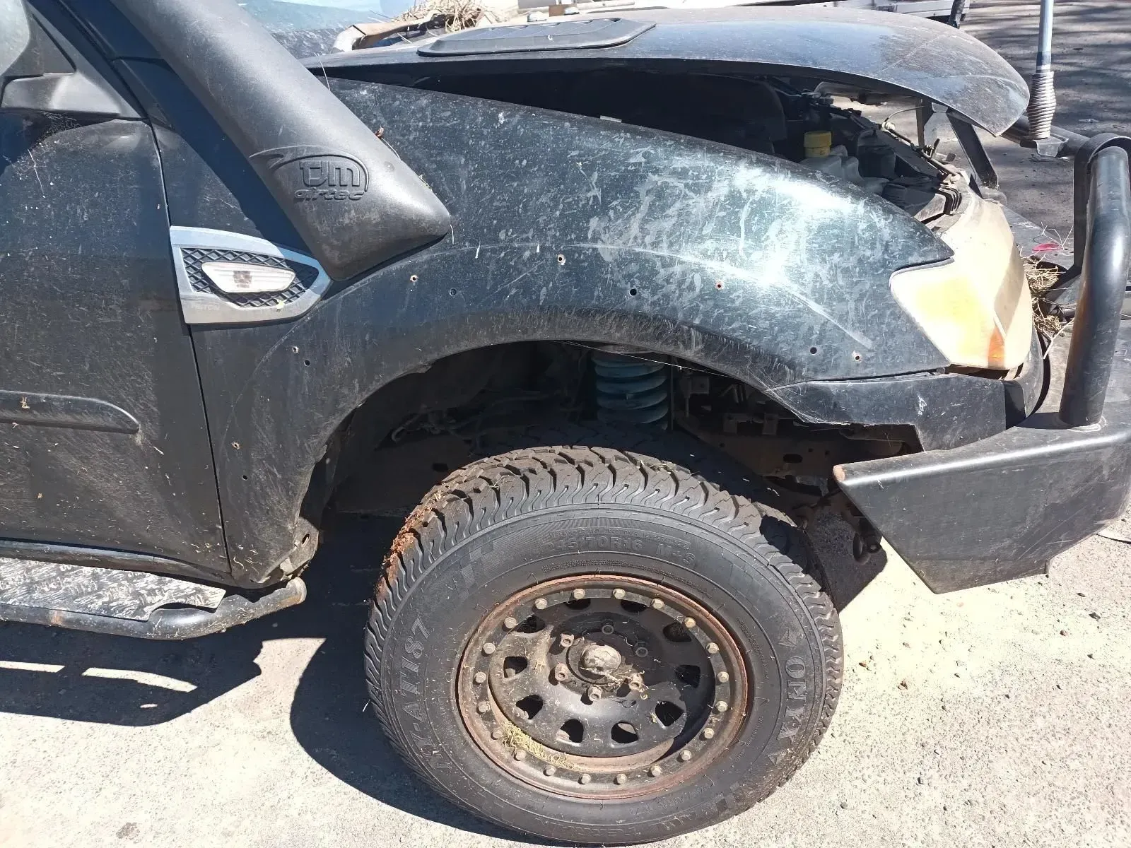 Damaged Dark Vehicle Front, Missing Fender — South West 4WD Wreckers In Brisbane, QLD