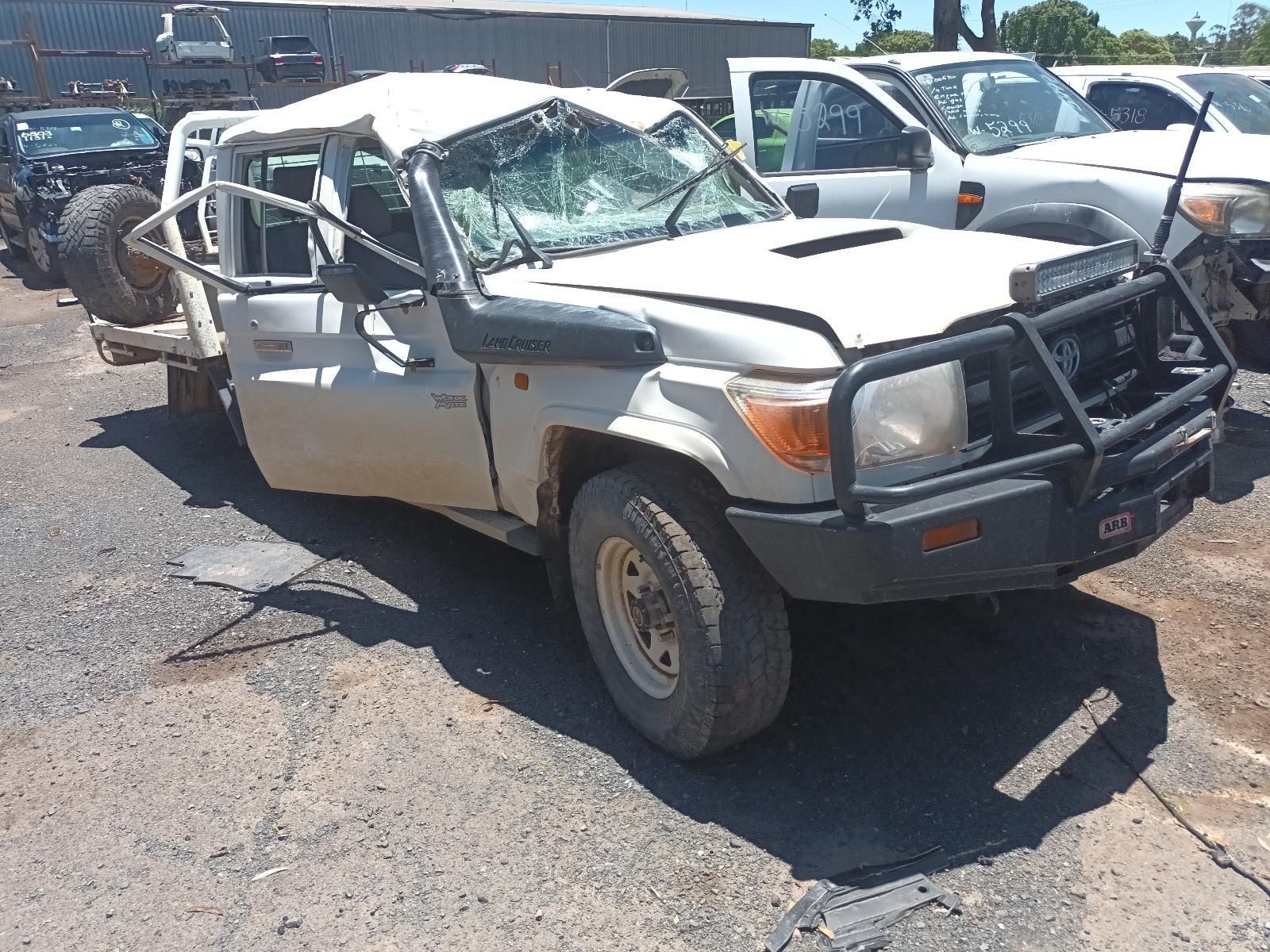 W-5350 TOYOTA LANDCRUISER VDJ79R V8 DIESEL DUAL CAB MANUAL 4WD 2013