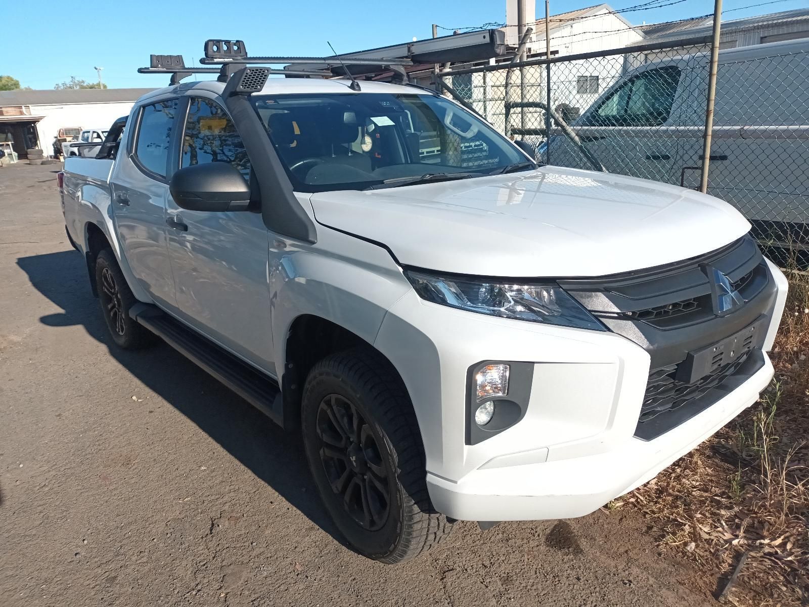 W-5332 MITSUBISHI TRITON MR 2.4L DIESEL GLX-R AUTOMATIC 4WD DUAL CAB 2022