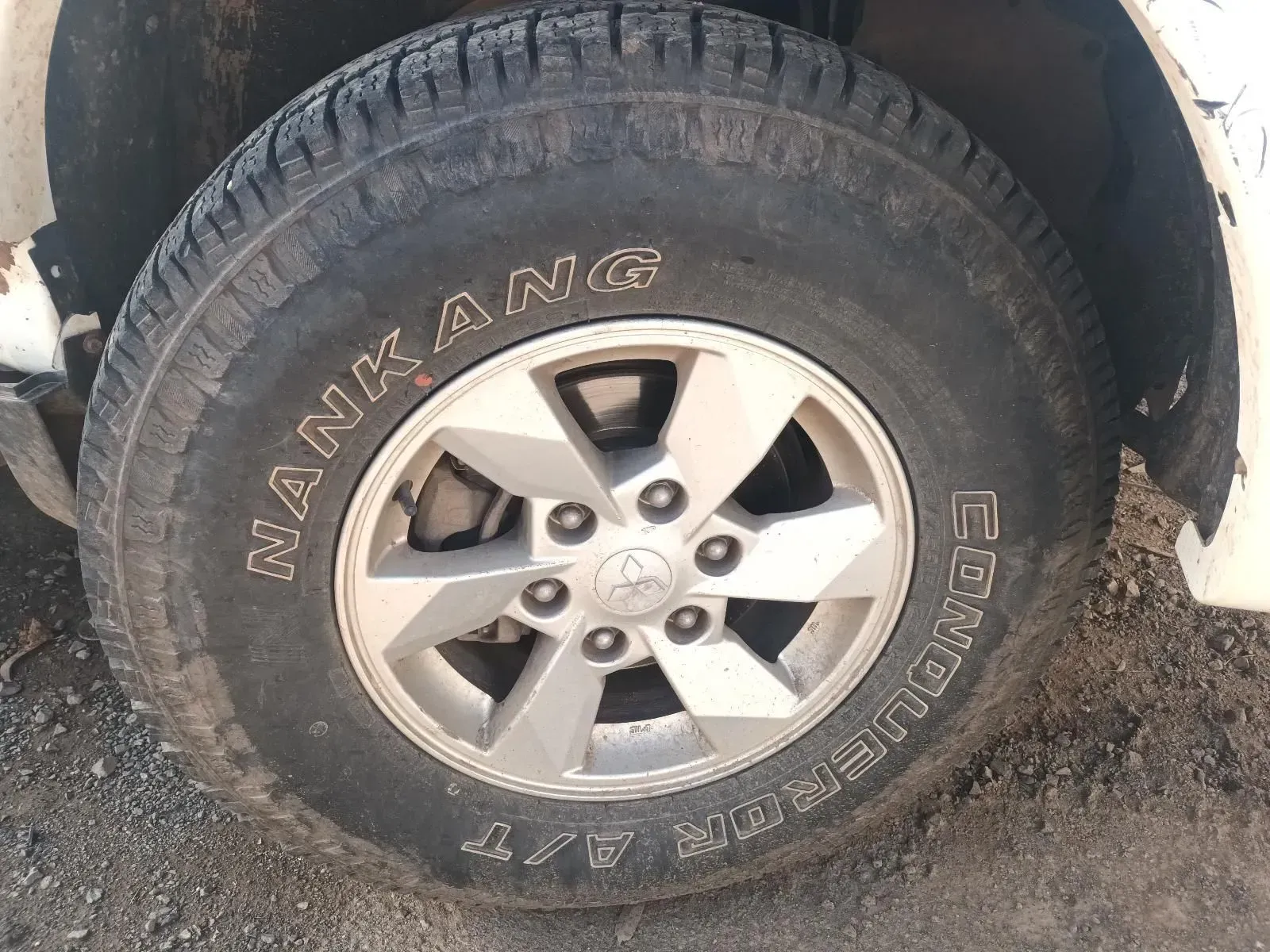Close-up of a White Vehicle's Wheel With a Hankang Tyre and a Silver Rim — South West 4WD Wreckers In Brisbane, QLD