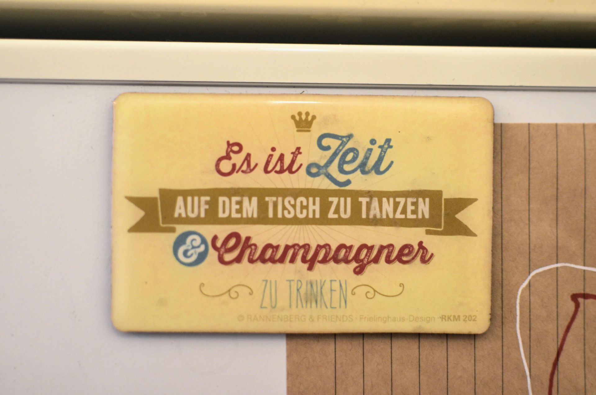 Yellow rectangle with German text: