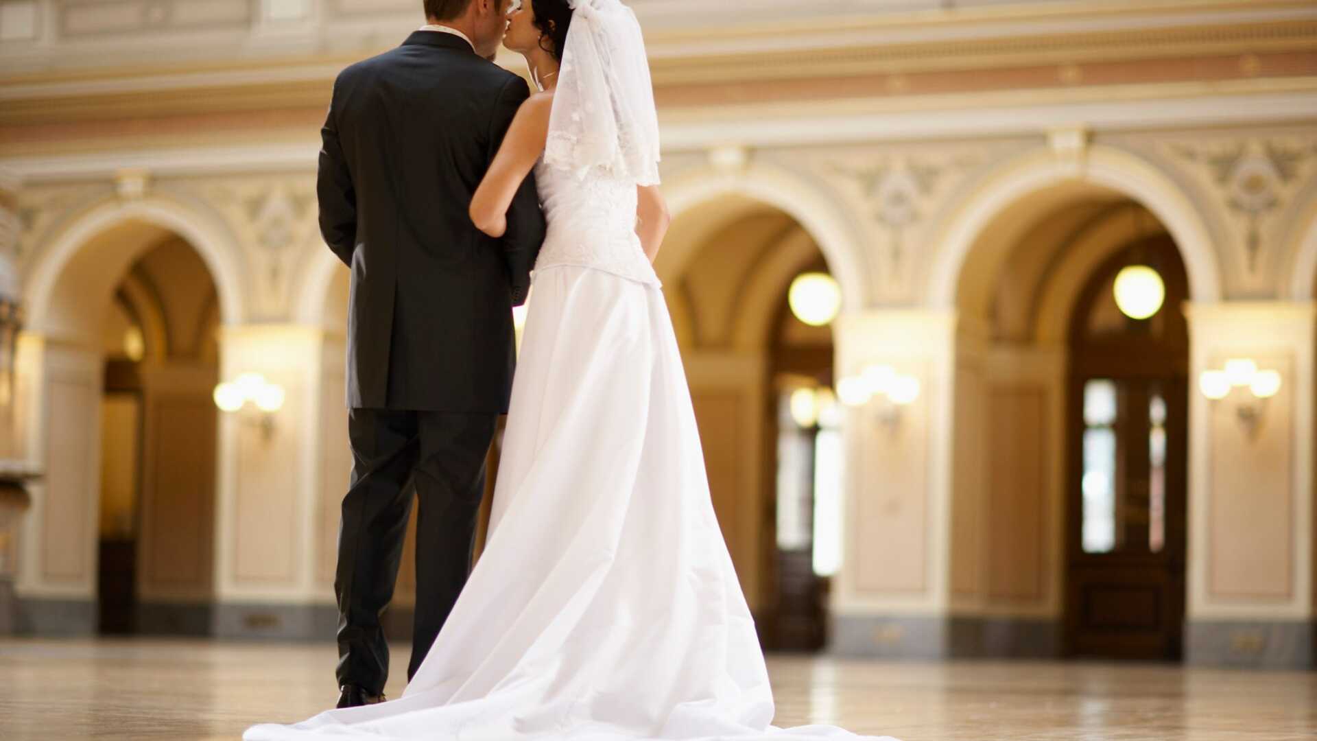 ‘Perfect’ Wedding Can Cripple Your Financial Future
 - CapWealth Financial Advisors in Franklin, TN