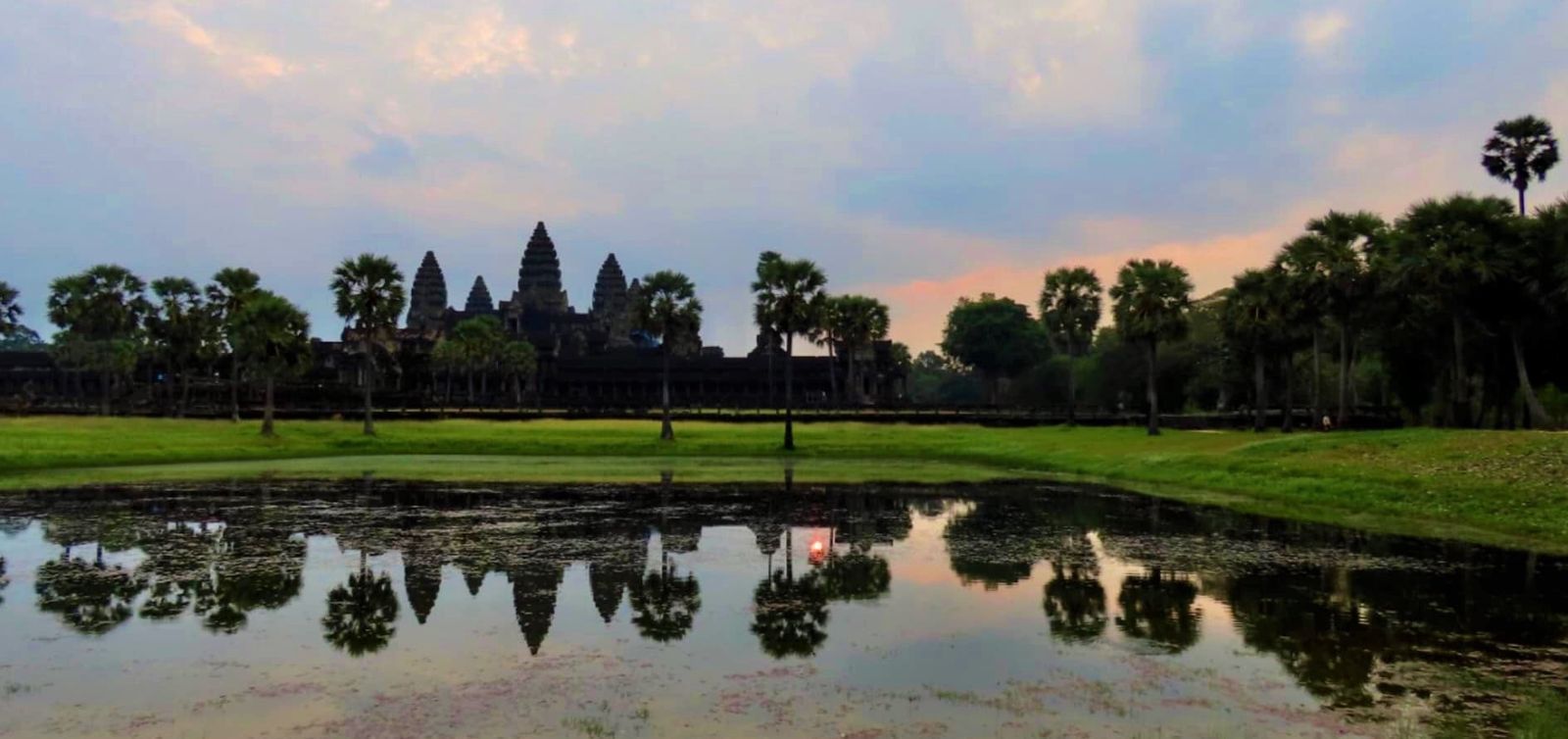 Private Angkor Wat 2 Days Tour for All Highlight Angkor Temples with watch sunset