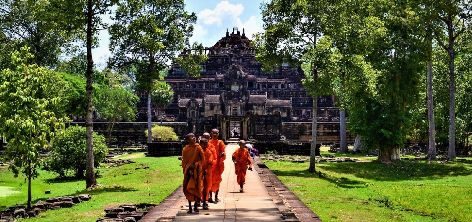 Private Angkor Wat 2 Days Tour for All Highlight Angkor Temples with watch sunset