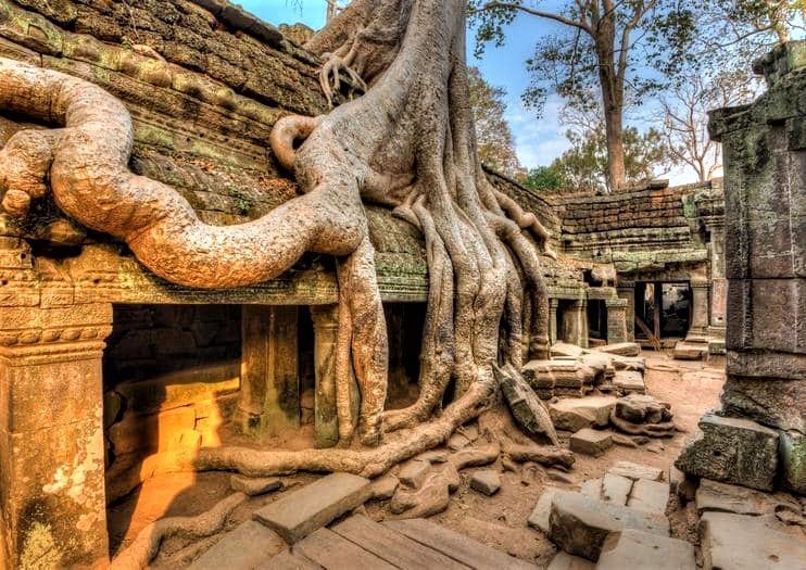 Angkor Wat and temple ruins of Banteay Srei, Beng Mealea showcased on a private 4-day Siem Reap discovery tour in Cambodia.