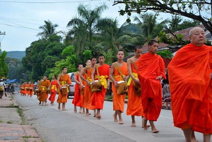 Laos 7 Days tour from Vientiane to Vang Vieng and Luang Prabang