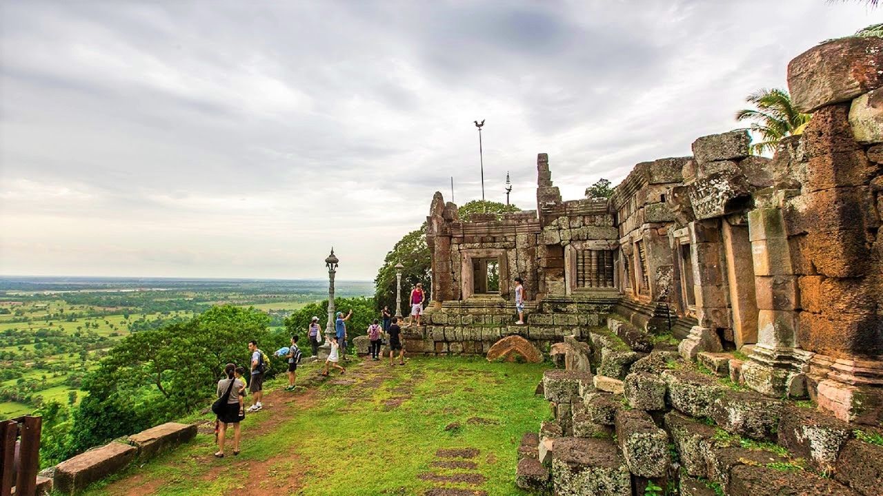 Phnom Chisor Mountain and Tonle Bati Private Day Tour From Phnom Penh