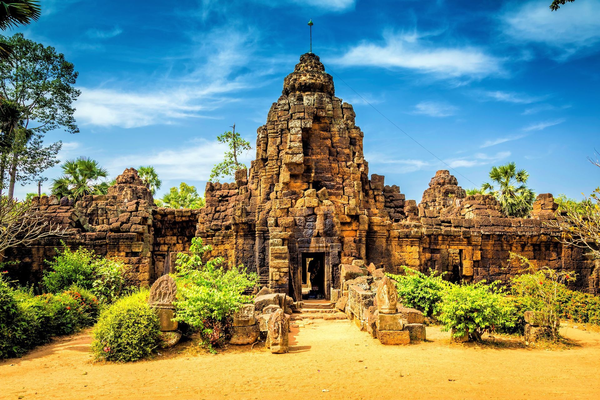 Phnom Chisor Mountain and Tonle Bati Private Day Tour From Phnom Penh