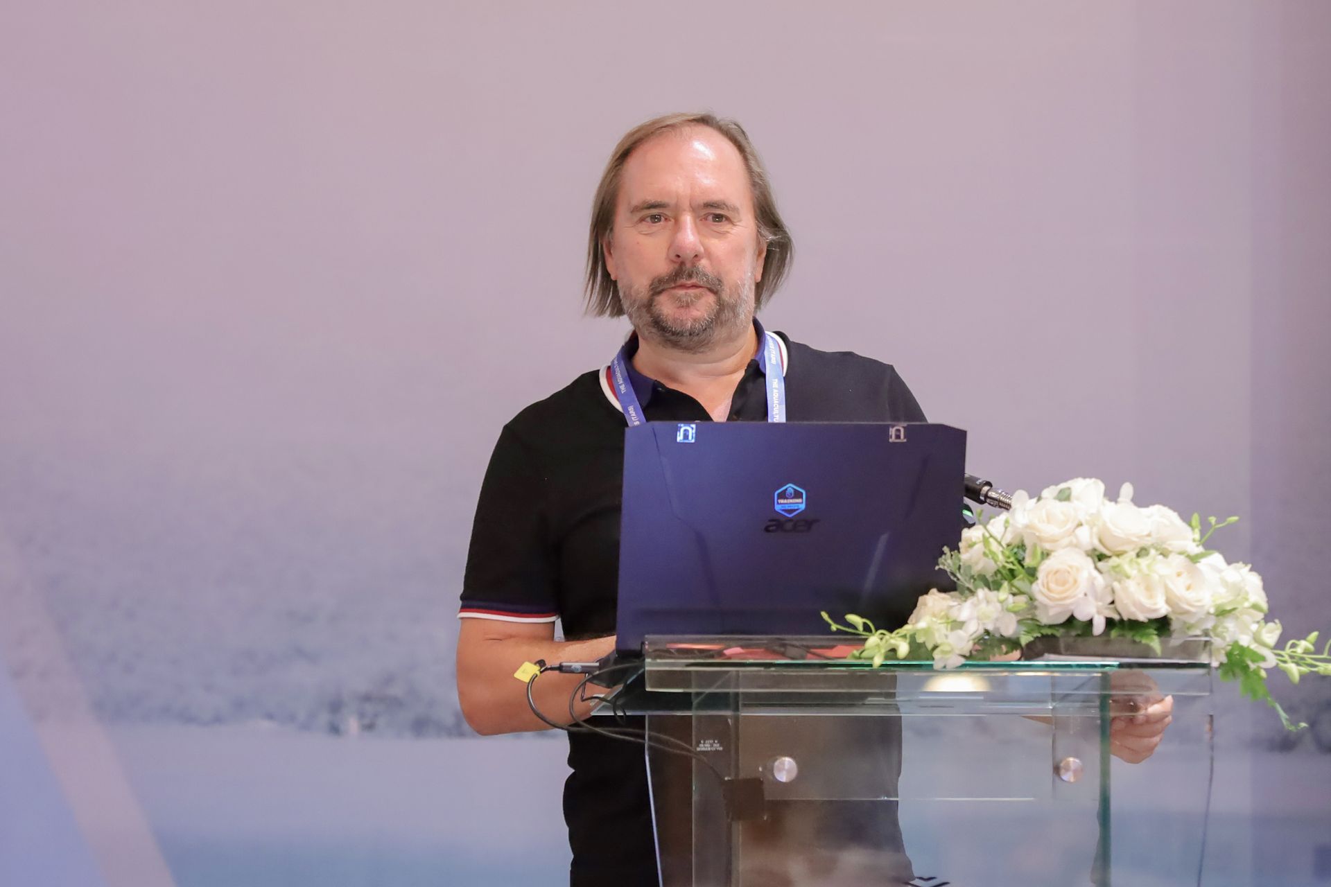 Ir. Piet Verstraete keynote on stage, giving a keynote on aquaculture for a full audience