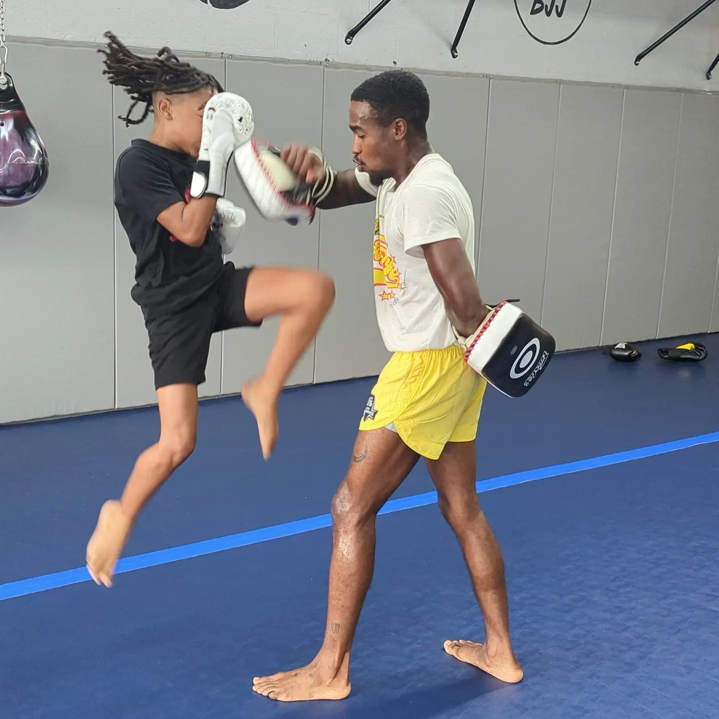 a man dodging in self defense while wearing red gloves