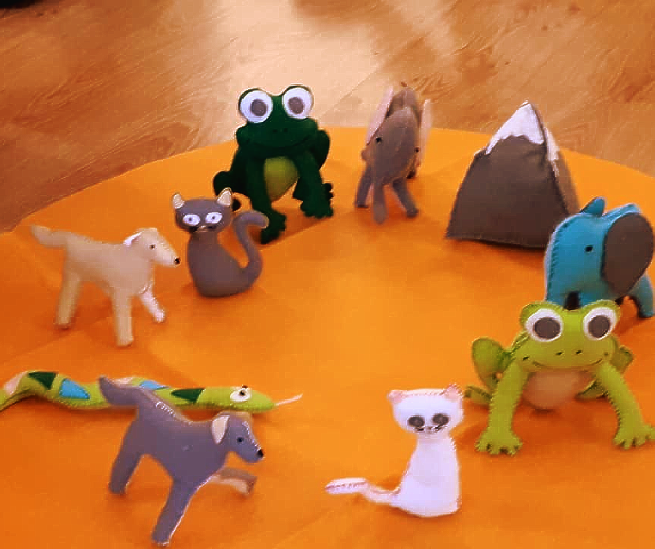 את ברכת השמש לילדים, אנו מלמדים בצורה חוויתית דרך סיפור מעולם הטבע, התנוחות הן: הר - פיל מביט לשמיים