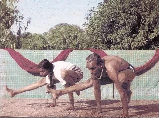 רוב מורי  היוגה  מעוניינים לחלוק ולהעביר לגילאים צעירים את התרגול  ששינה את חייהם. למרות שיש פוטנצ