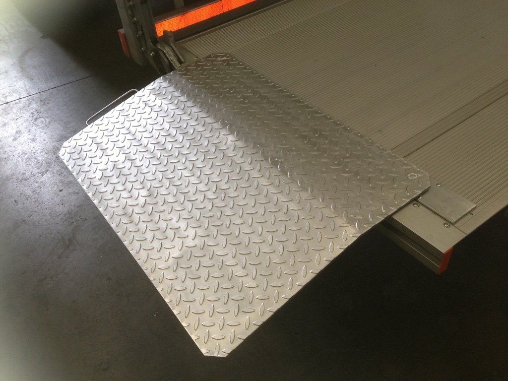 Tail lift repairs and services 6