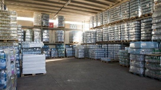 magazzino del distributore di alcolici e analcolici