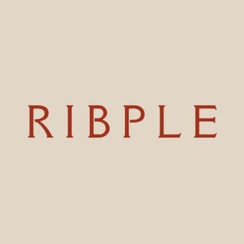โลโก้ RIBPLE บนพื้นหลังสีครีม คาเฟ่ในนนทบุรี