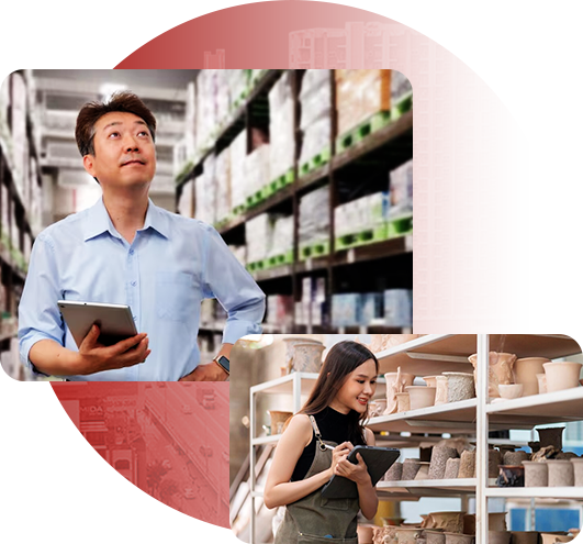 เจ้าของธุรกิจในนนทบุรี ตรวจสต๊อกสินค้าและดูรายงานผ่านแท็บเล็ต ภาพประกอบส่วน About Us ของเอเจนซี่โฆษณา Lokamap Nonthaburi