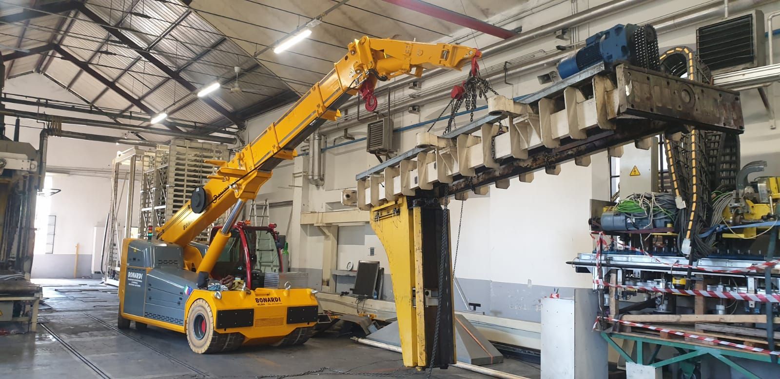 Autogru al lavoro industria