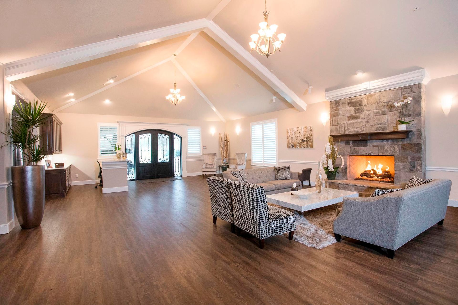 A living room filled with furniture and a fireplace.