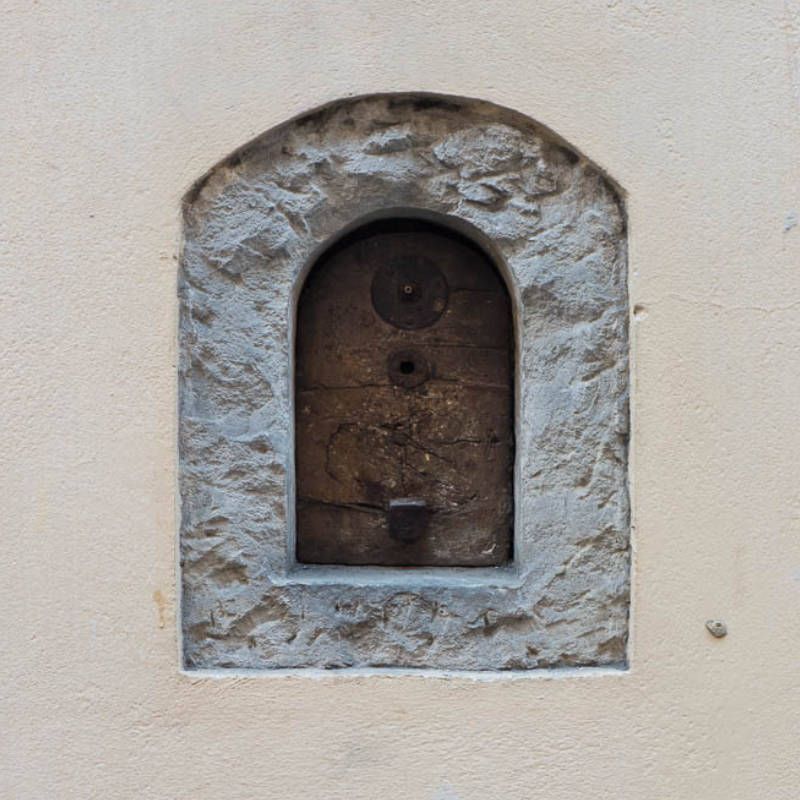 Fota van een van de wijnvensters in Florence