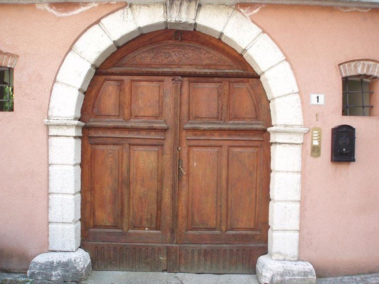 porta in legno esterna