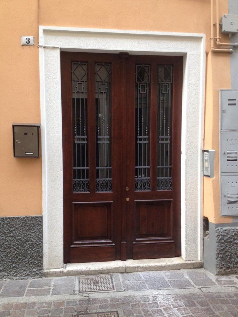 portone esterno in legno