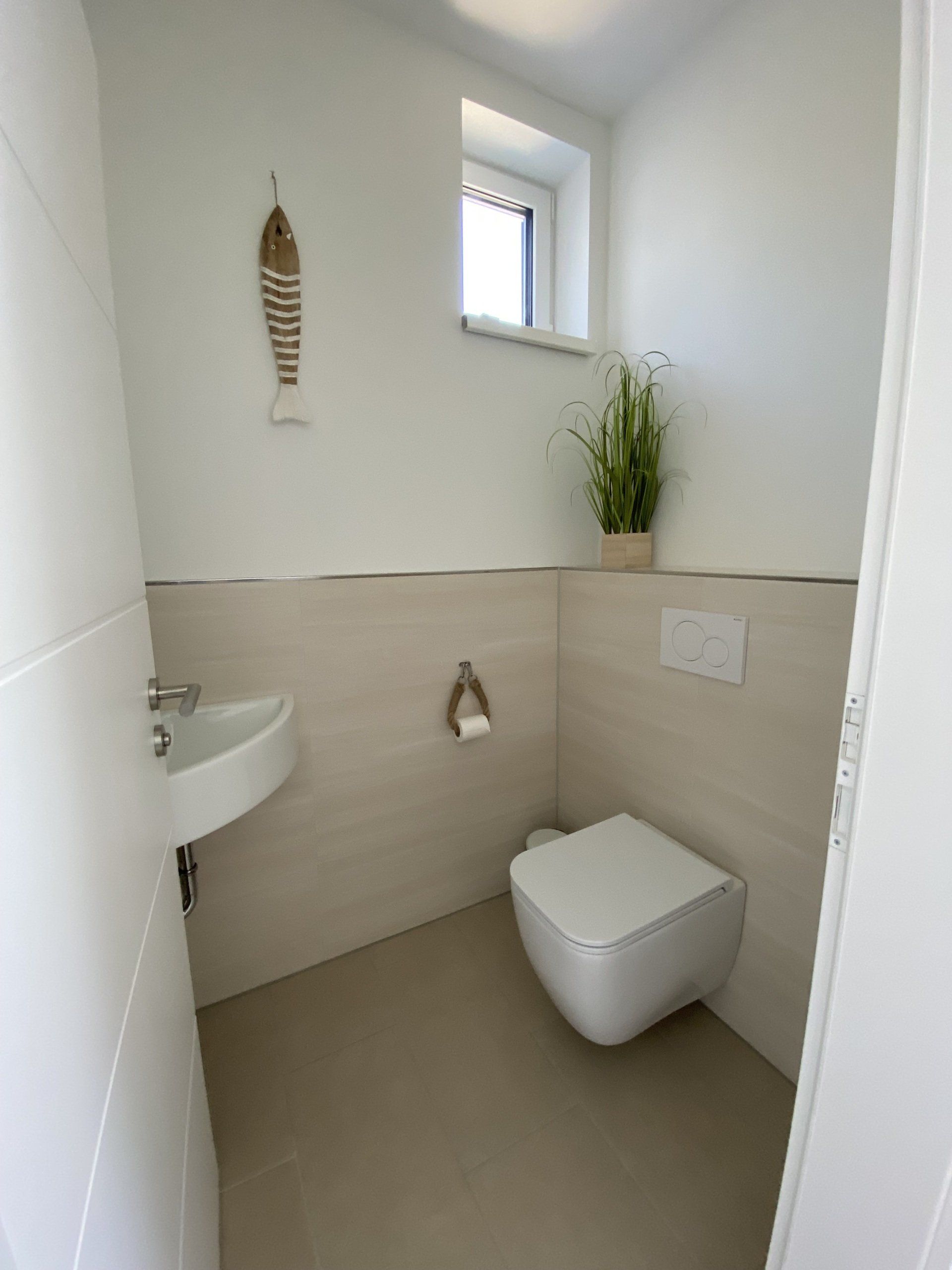 Extra abgetrenntes WC im Bad im Obergeschoss
